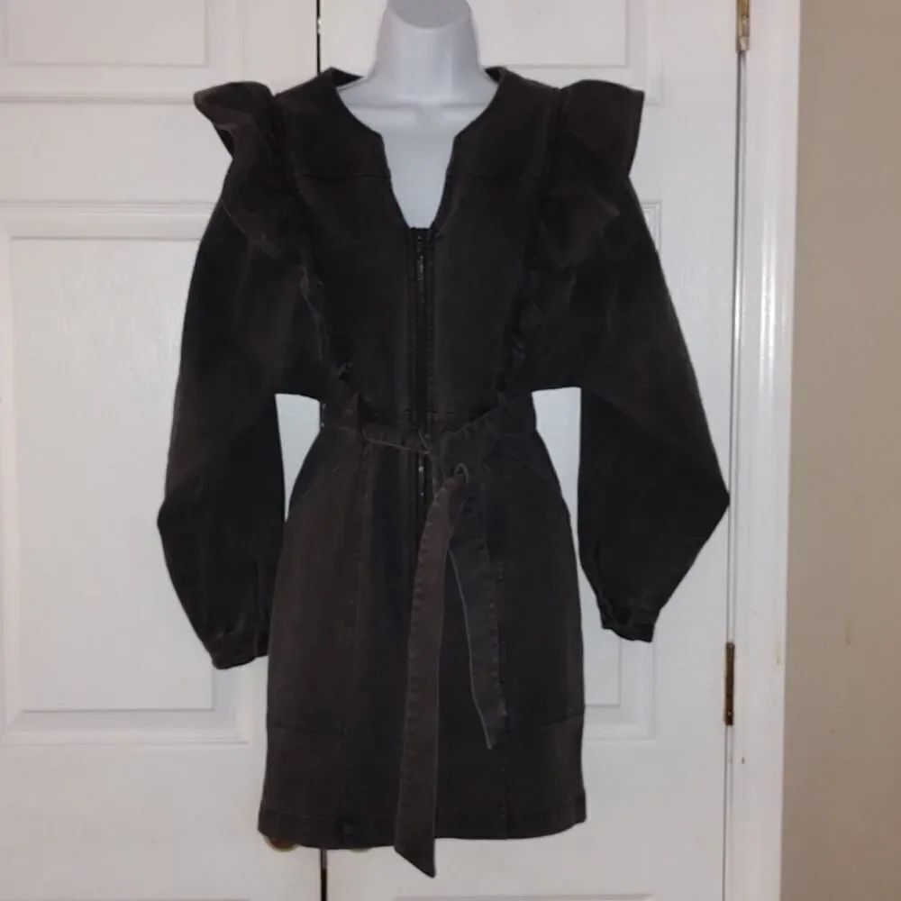 Versona black ruffle belted stretch denim jacket Sz 6